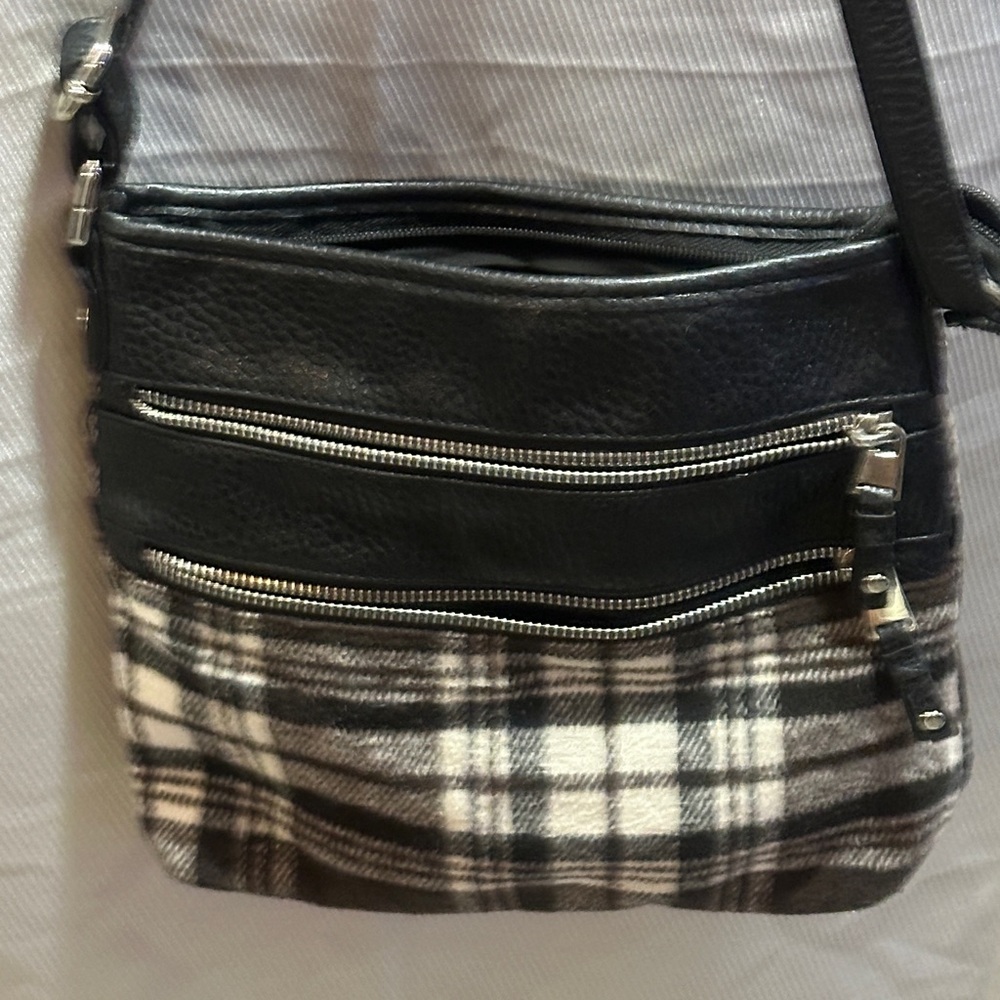 Cross body checkerd purse